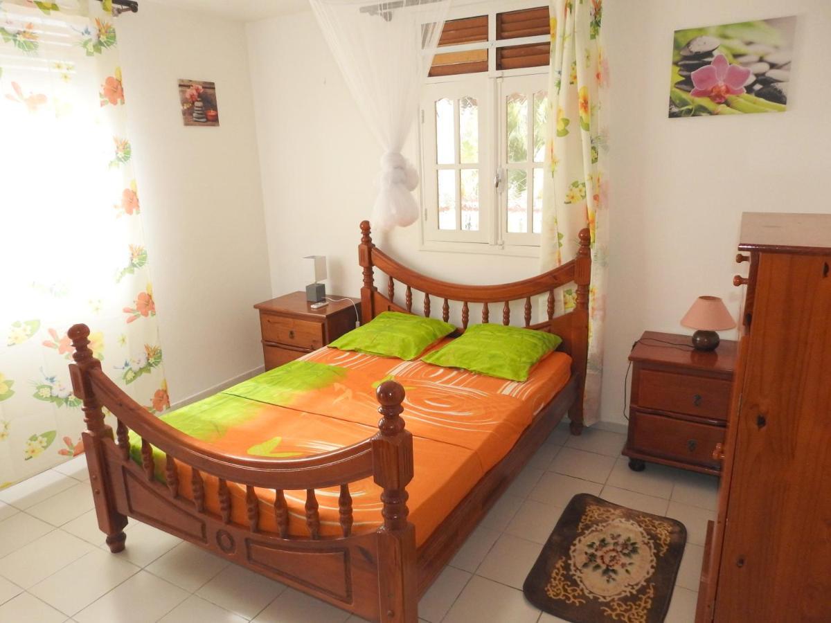Villa Nanou , villa de plein pied avec joli jardin Bouillante Extérieur photo
