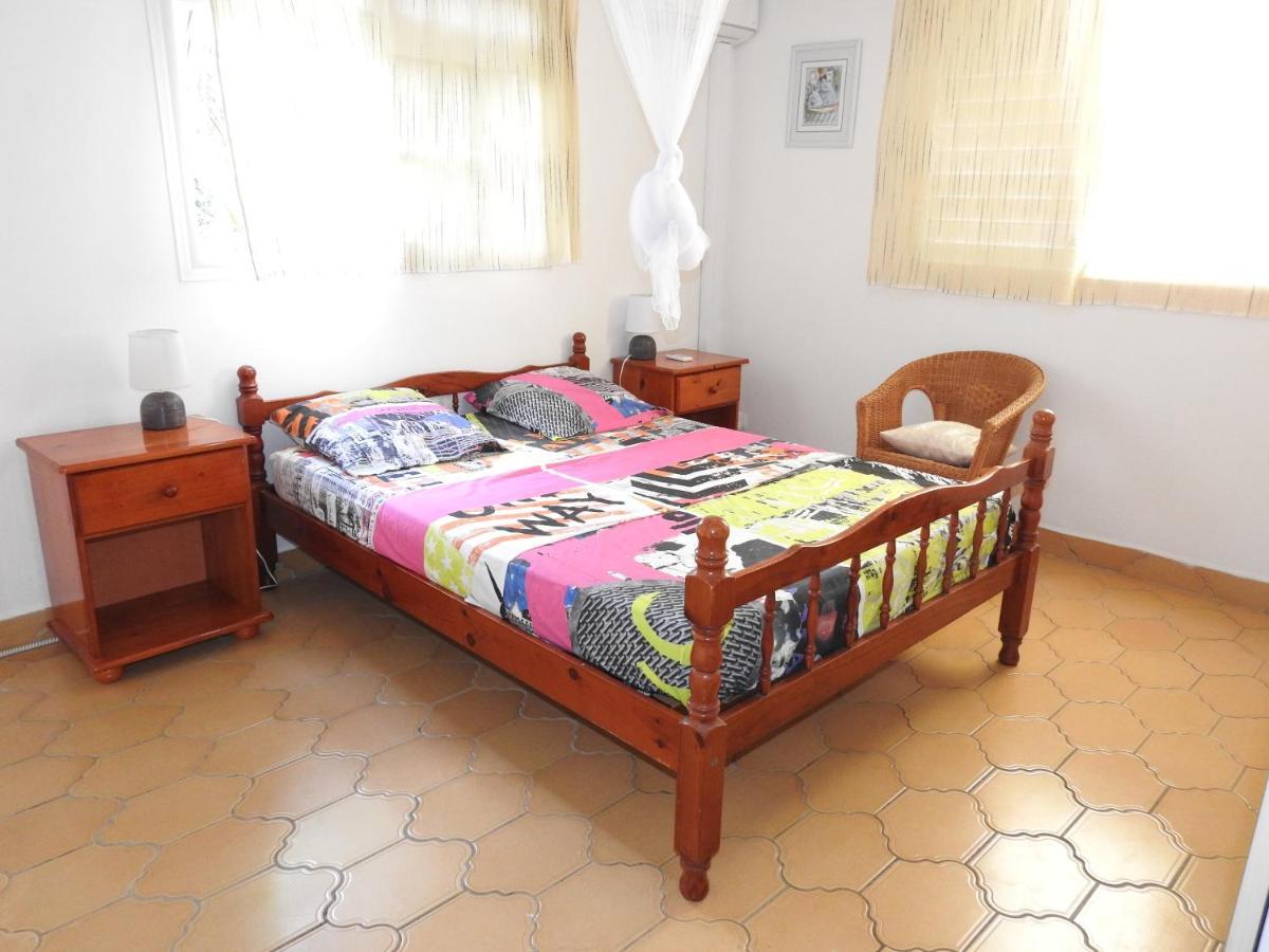 Villa Nanou , villa de plein pied avec joli jardin Bouillante Extérieur photo