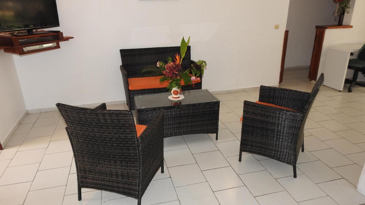 Villa Nanou , villa de plein pied avec joli jardin Bouillante Extérieur photo