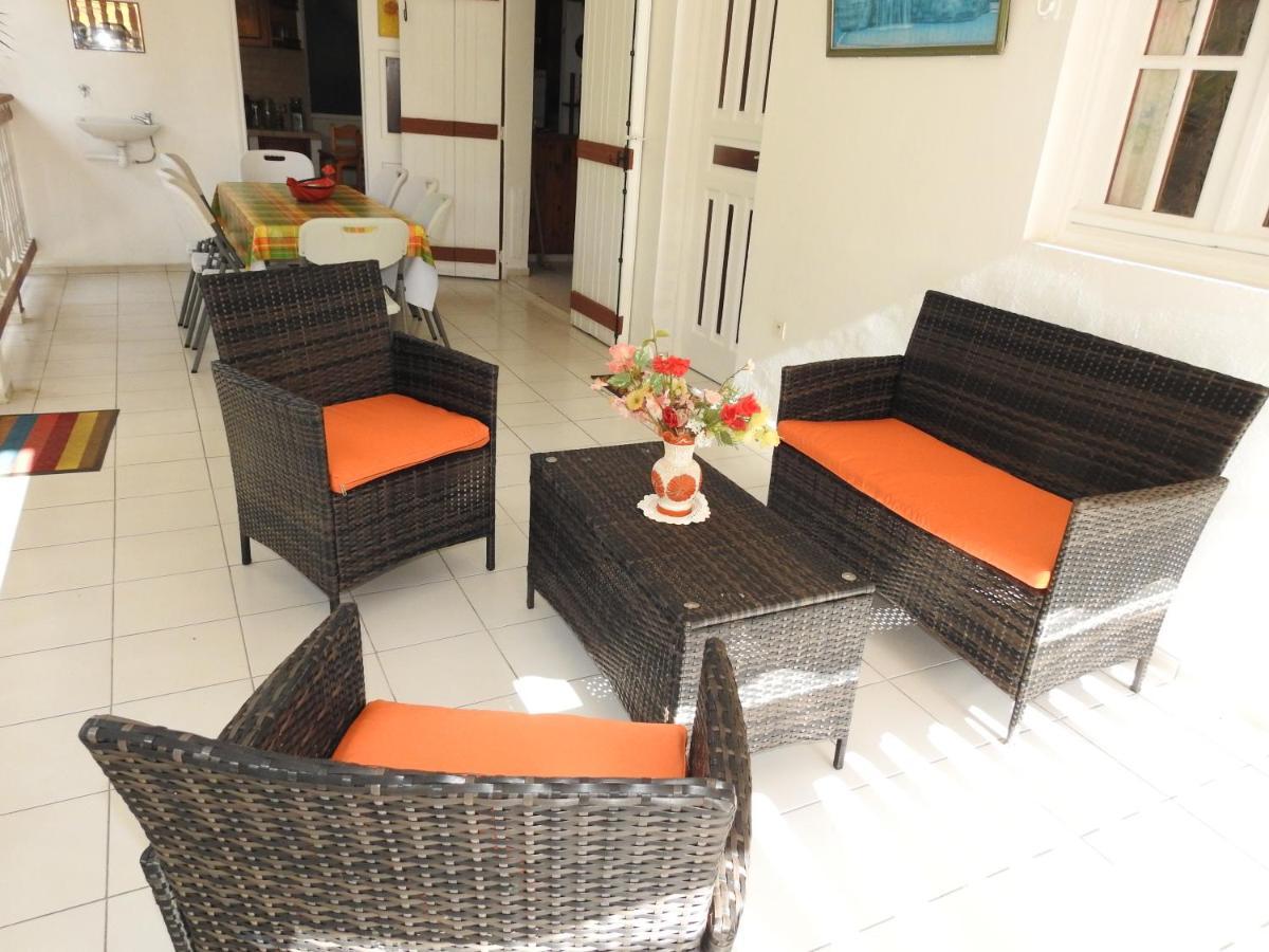Villa Nanou , villa de plein pied avec joli jardin Bouillante Extérieur photo