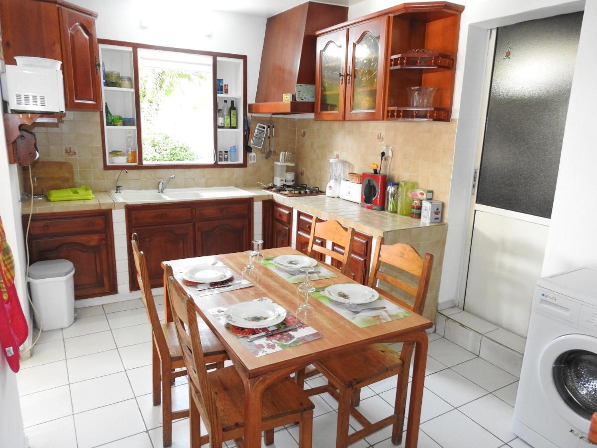 Villa Nanou , villa de plein pied avec joli jardin Bouillante Extérieur photo